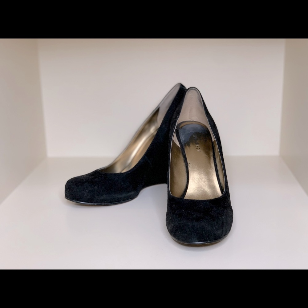 NINE WEST black suede wedges